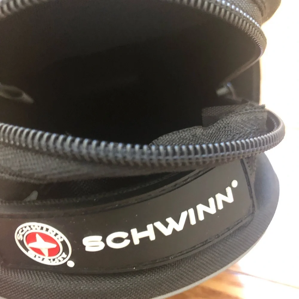 Schwinn ‘bicycle bag’ mounts to seat post